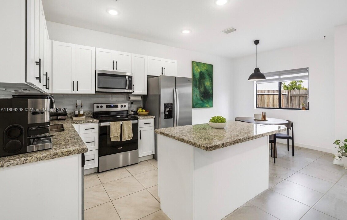 13353 SW 250th Terrace in Princeton, FL - Building Photo