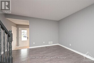 635 Clearbrook Dr in Ottawa, ON - Building Photo - Building Photo