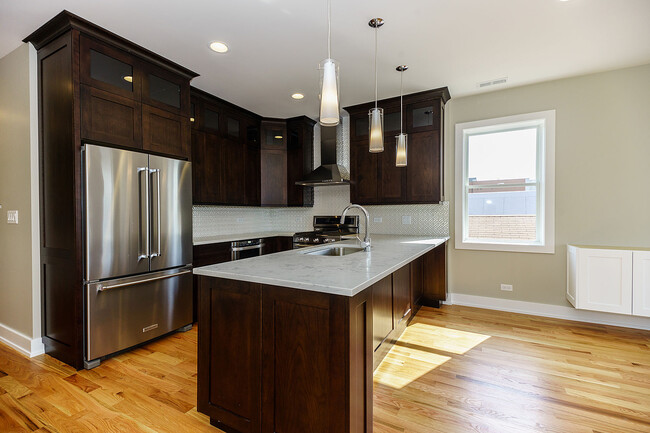 2612 Fullerton W Ave, Unit 2