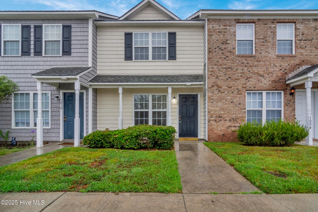 1008 Springwood Dr in Jacksonville, NC - Building Photo