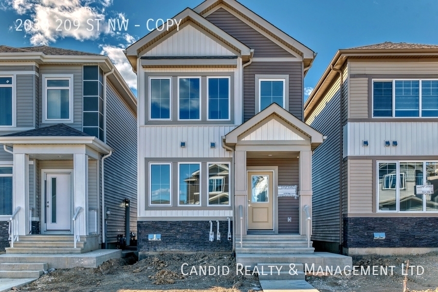 2038-2209 209 St NW in Edmonton, AB - Building Photo