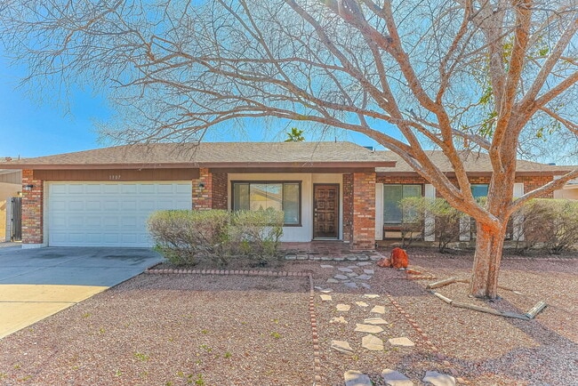 property at 1307 W Palo Verde Dr
