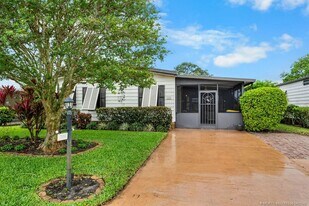 7894 SE Saratoga Dr in Hobe Sound, FL - Building Photo