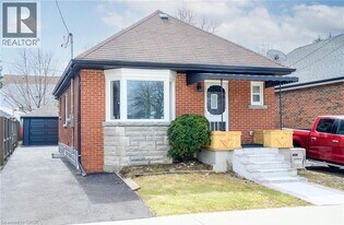 150 Brucedale Ave E in Hamilton, ON - Building Photo