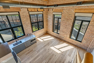 729 N Sangamon St, Unit 306 in Chicago, IL - Building Photo - Building Photo