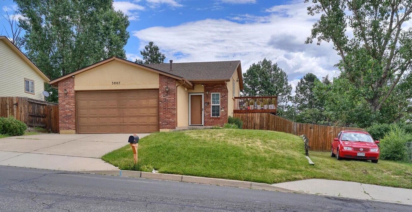 3807 N Hancock Ave in Colorado Springs, CO - Building Photo