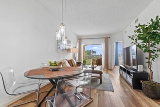 2060 Greenview Shores Blvd in Wellington, FL - Building Photo - Building Photo