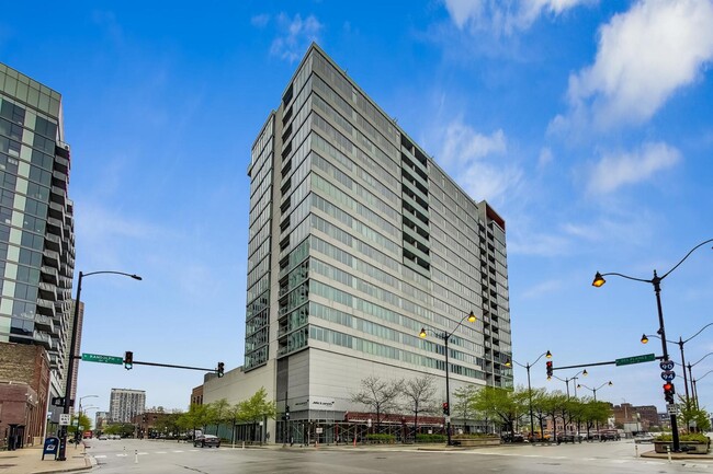 property at 659 W Randolph St