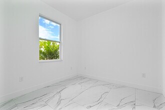 5125 24th St SW, Unit 2 in Lehigh Acres, FL - Foto de edificio - Building Photo