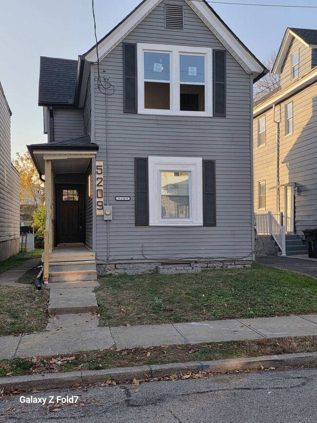 5209 Warren Ave in Cincinnati, OH - Building Photo - Building Photo