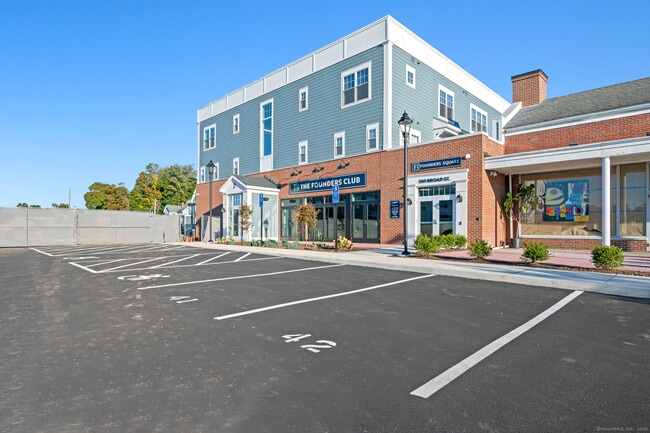150 Broad St in Windsor, CT - Building Photo - Building Photo