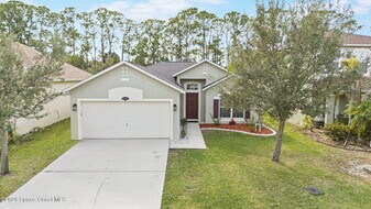 3275 Burdock Ave in Melbourne, FL - Building Photo