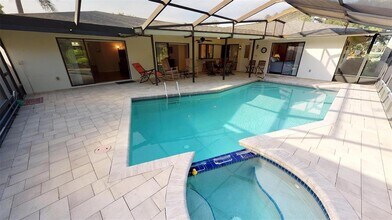 4952 Rutland Gate in Sarasota, FL - Building Photo - Building Photo