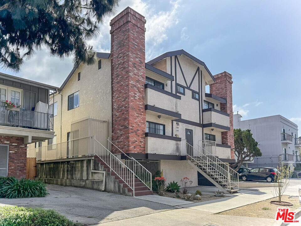 2490-2490 Purdue Ave in Los Angeles, CA - Building Photo