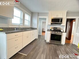 15 Laurel St in Watertown, MA - Building Photo