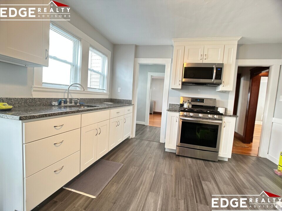 15 Laurel St in Watertown, MA - Building Photo