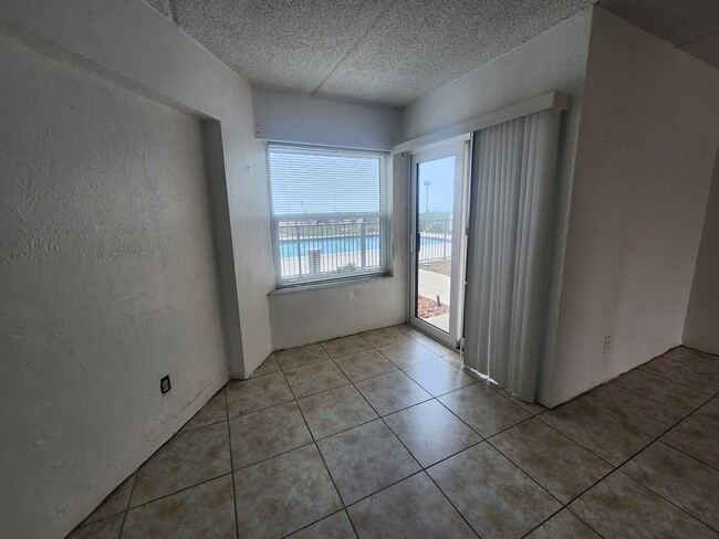 2730 Ocean Shore Blvd in Ormond Beach, FL - Building Photo - Building Photo