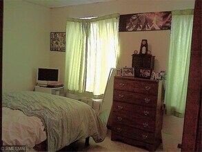 111 1/2 N Main St in River Falls, WI - Foto de edificio - Building Photo