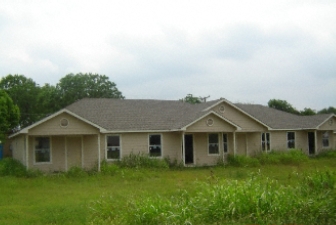 405 East St in Thrall, TX - Building Photo