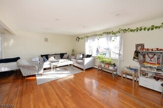 100 Eastern Wy in Rutherford, NJ - Building Photo - Building Photo