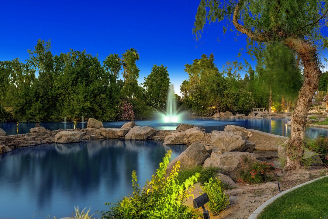 204 Green Mountain Dr in Palm Desert, CA - Building Photo