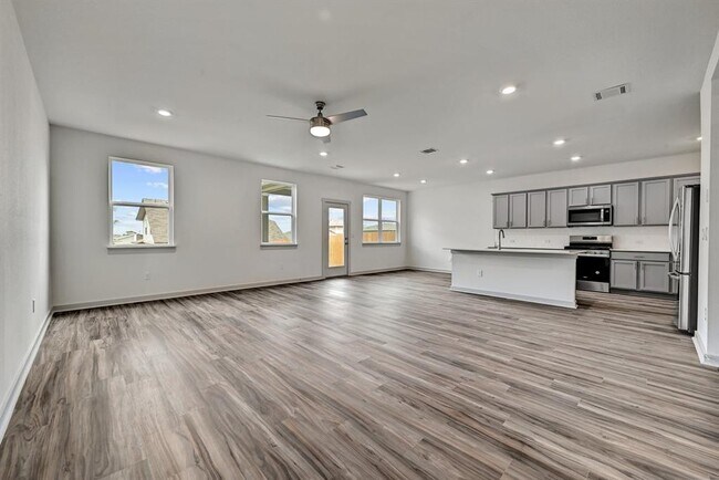 7902 Linda Michelle Ln in Austin, TX - Building Photo - Building Photo
