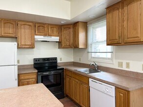 1348 Wilmot Ct in Ann Arbor, MI - Building Photo - Building Photo