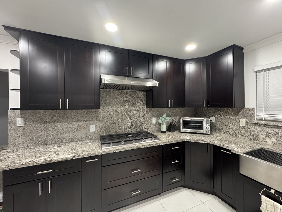 1313 W 4th St, Unit Main House in Santa Ana, CA - Foto de edificio