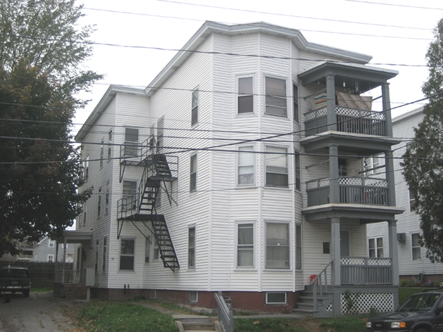 93 Shawmut St in Lewiston, ME - Foto de edificio