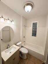 1824 W Farragut Ave, Unit Apt 1 in Chicago, IL - Foto de edificio - Building Photo
