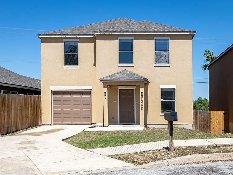 7042 Hallie Ridge in San Antonio, TX - Building Photo