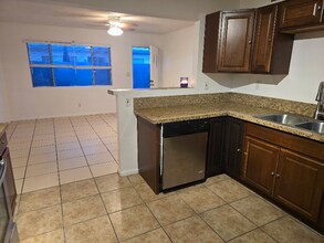 238 S Saturmino Dr in Palm Springs, CA - Foto de edificio - Building Photo