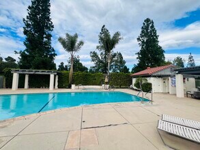 19225 Index St in Porter Ranch, CA - Foto de edificio - Building Photo