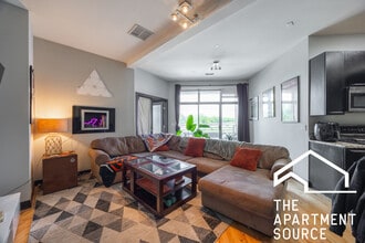 2348 N Lister Ave, Unit 305 in Chicago, IL - Building Photo - Building Photo