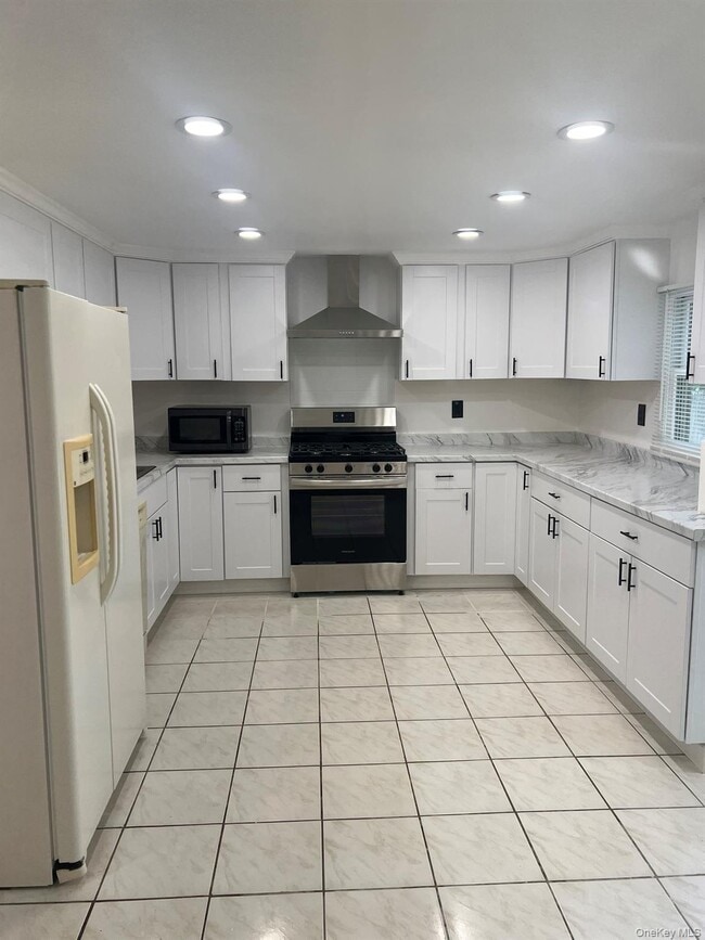 11 Arden Ln in Farmingville, NY - Building Photo - Building Photo