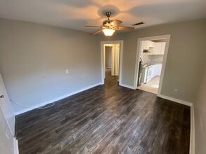 1557 Van Dorn St in Mobile, AL - Foto de edificio - Building Photo