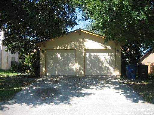 14514 Woods Hole Dr in San Antonio, TX - Foto de edificio