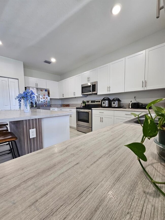 12736 SW 215th Terrace in Miami, FL - Building Photo - Building Photo