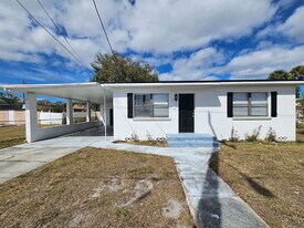 814 Tropic St in Titusville, FL - Building Photo