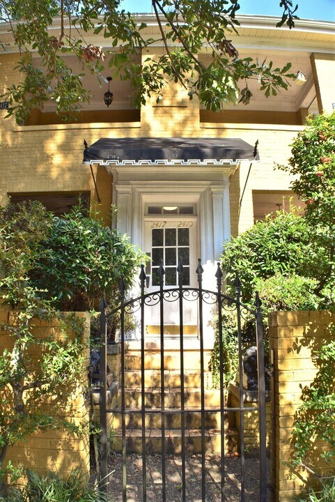 2417 Blossom St in Columbia, SC - Building Photo