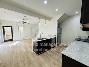 113 Bayou St in Lafayette, LA - Foto de edificio - Building Photo