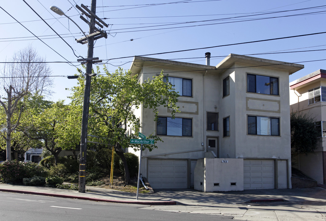 765 MacArthur Blvd in Oakland, CA - Building Photo