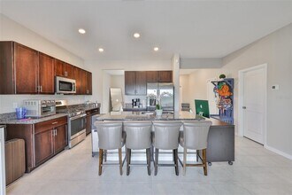 9454 Channing Hill Dr in Sun City Center, FL - Building Photo - Building Photo