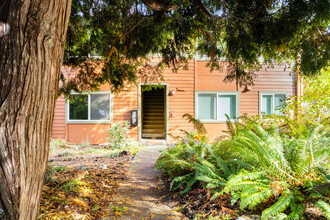 Columbia Ecovillage in Portland, OR - Building Photo - Building Photo