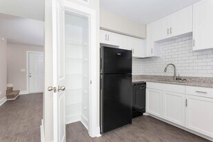 The Hills at Oakwood Apartment Homes