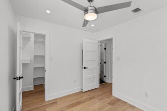 Raintree Luxury Apartments in Austin, TX - Foto de edificio - Building Photo