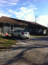 258 W Vine St, Unit 2 in Radcliff, KY - Building Photo - Building Photo