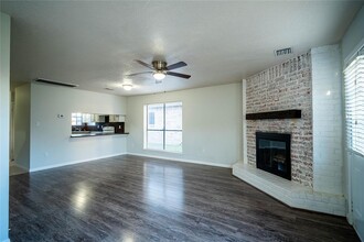 512 Birdsong Dr in League City, TX - Building Photo - Building Photo