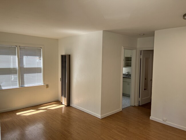 4035 V St in Sacramento, CA - Building Photo - Building Photo