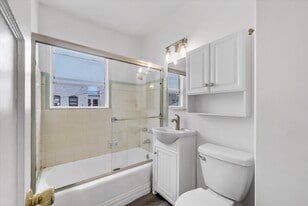 122 Elm Ave, Unit 11 in Long Beach, CA - Building Photo